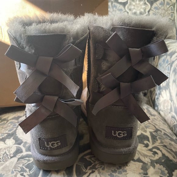 UGG Bailey Bow Boots Grey size 4 - Picture 5 of 11